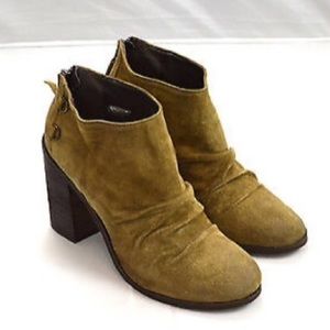 Gathered suede leather ankle boot